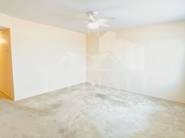 Building Photo - 1515 W Huntington Dr