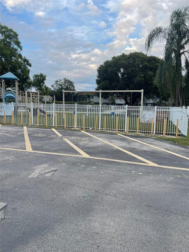 Building Photo - 4730 NW 9th Dr