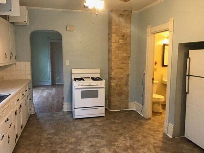 Building Photo - 2065 Winnebago St