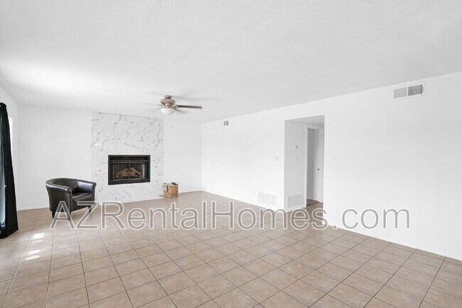 Building Photo - 1657 N Doran