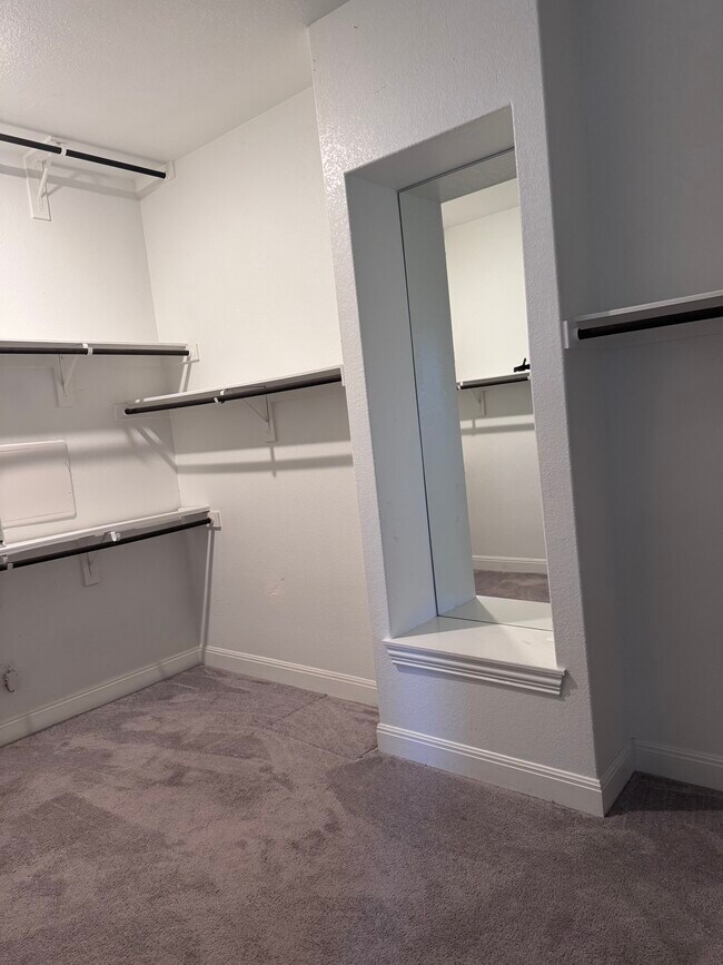 Building Photo - 513 Lambert Cv