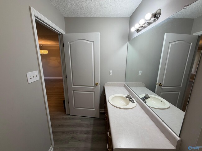 Building Photo - 2405 Halifax Pl SW