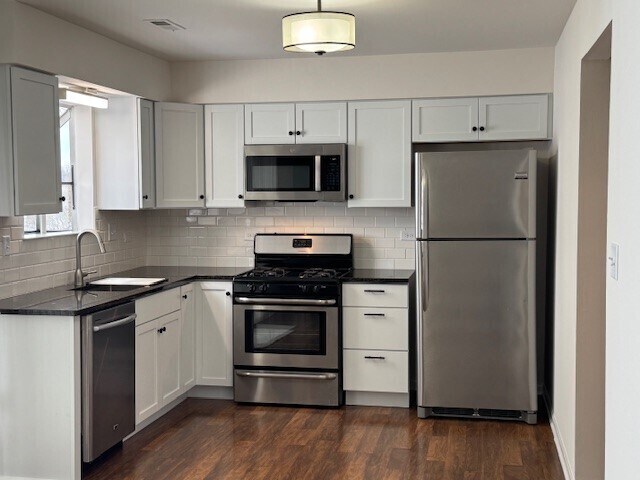 Building Photo - 34016 N White Oak Ln