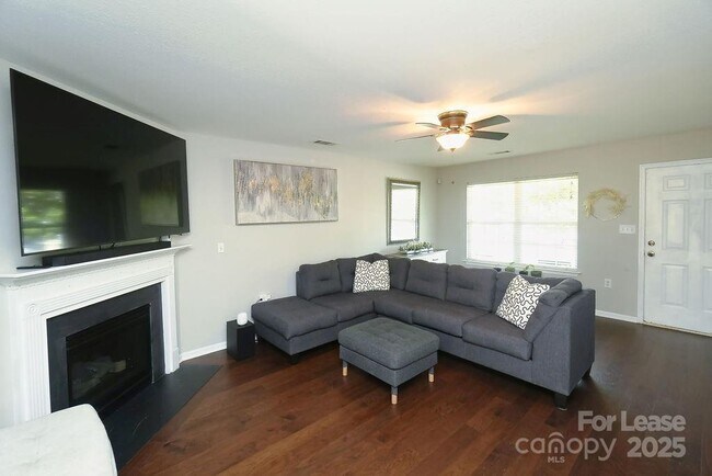 Building Photo - 3130 Osceola Lane