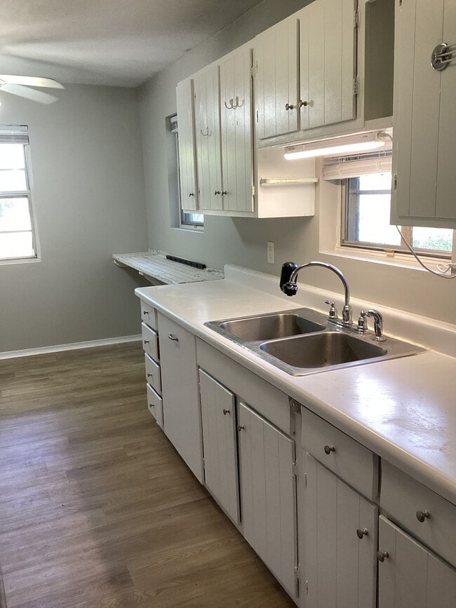 Building Photo - 3 Bedroom House in Harrison