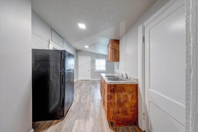 Building Photo - 4406 Kingsley Dr