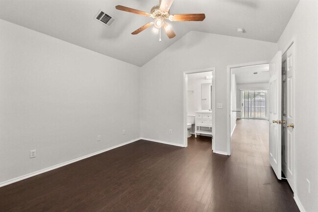 Building Photo - 160 Prairie Springs Loop