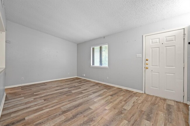 Building Photo - 8910 Little Walnut Pkwy