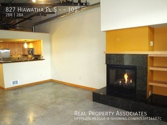 Building Photo - 827 Hiawatha Pl S