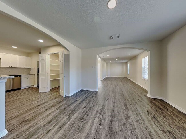 Building Photo - 9122 Prairie Trails Dr