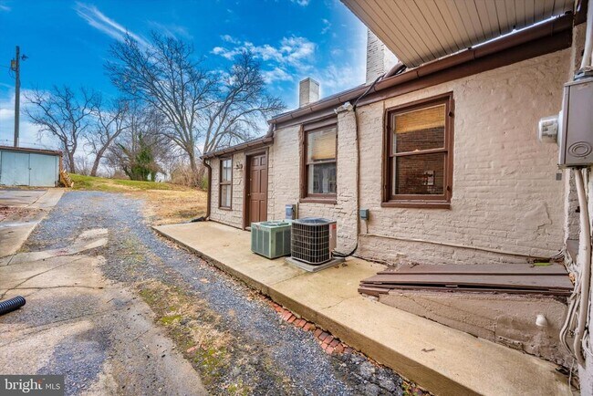 Building Photo - 315 E Patrick St