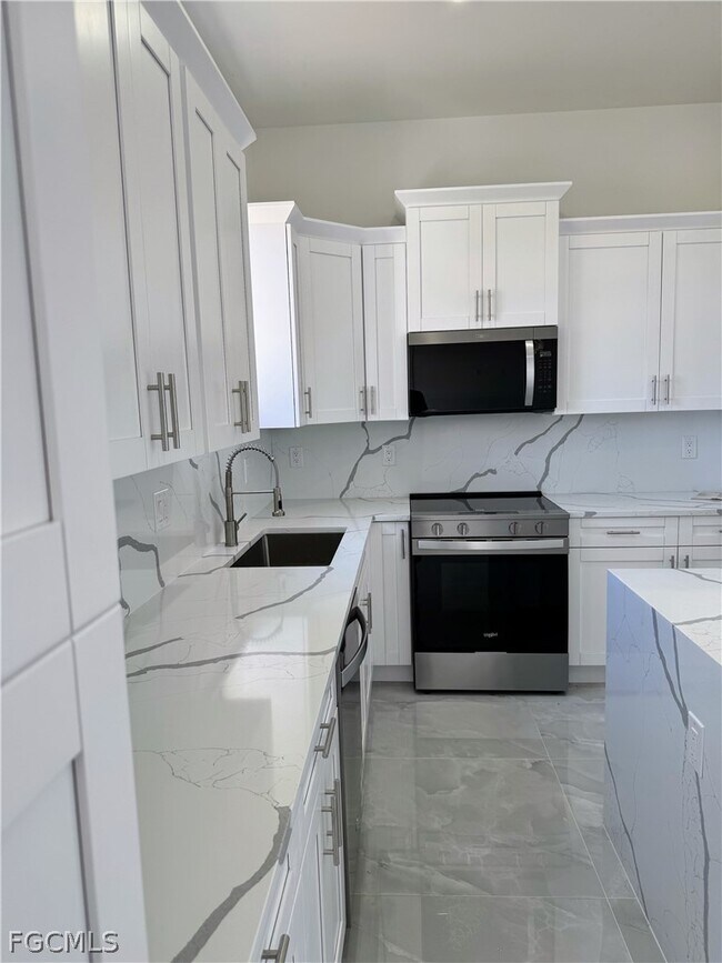 Building Photo - 735 Worth Ave S