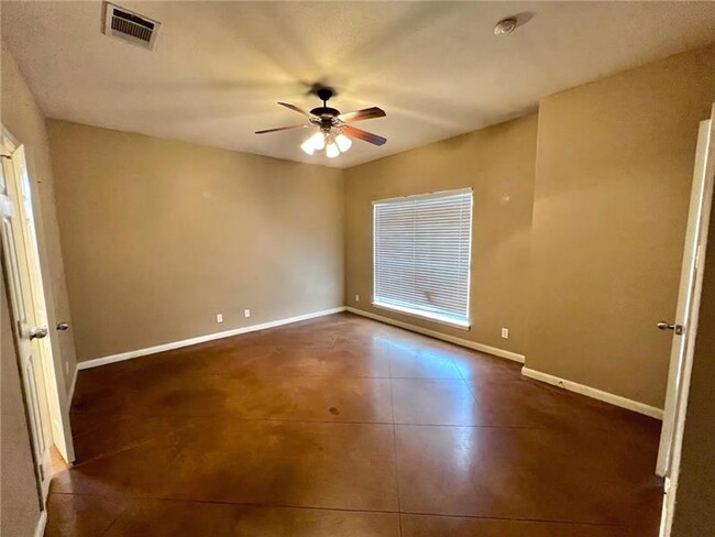 Building Photo - 208 Garden Dr