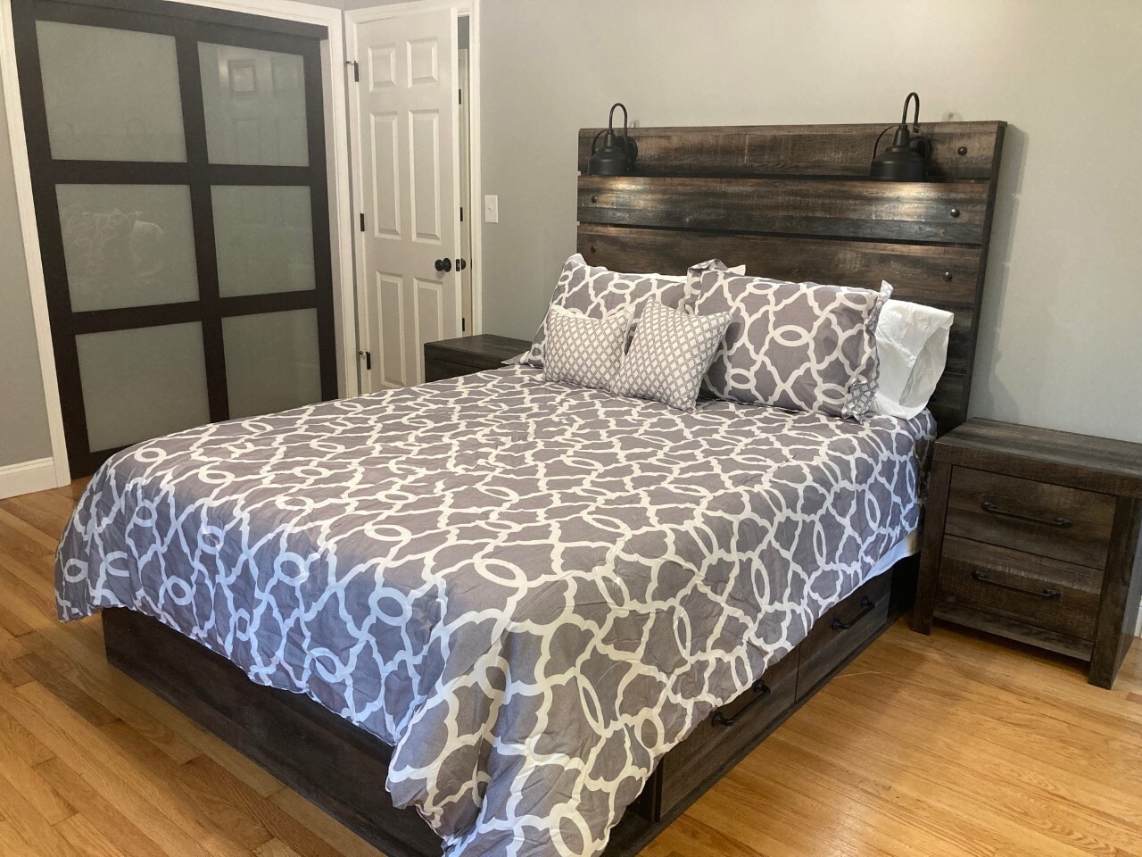 Building Photo - 2136 Collins St