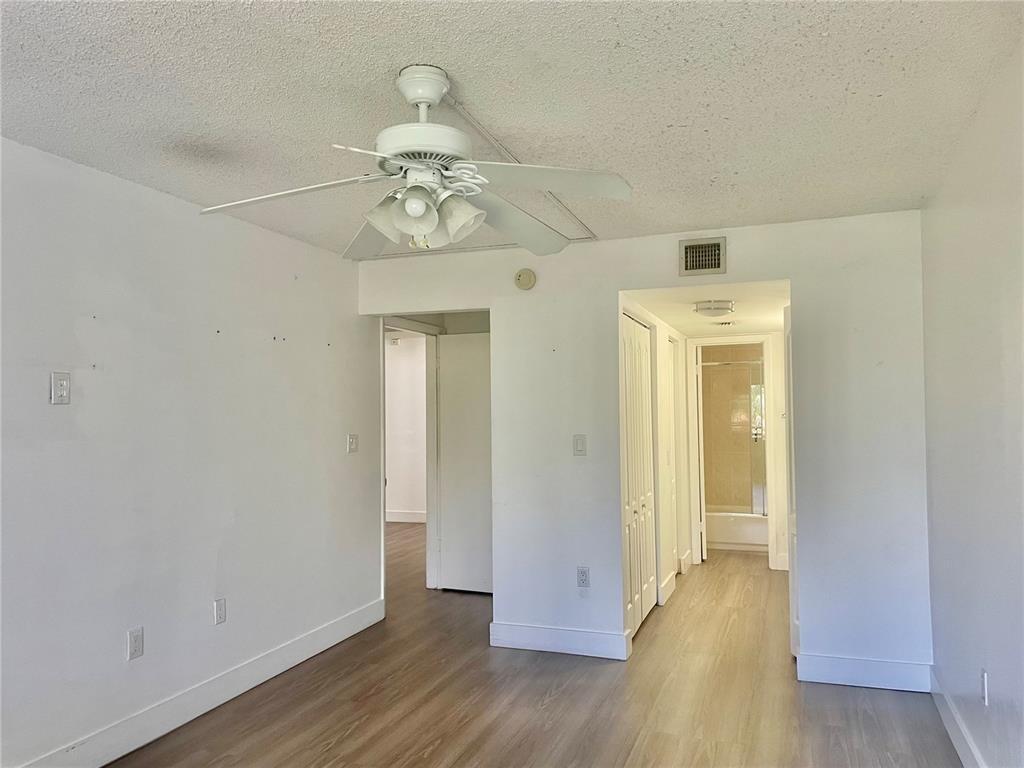 Building Photo - 721 N Pine Island Rd