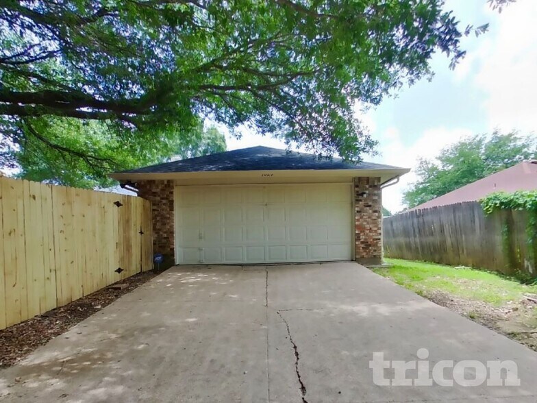 Building Photo - 1029 Twin Falls Dr