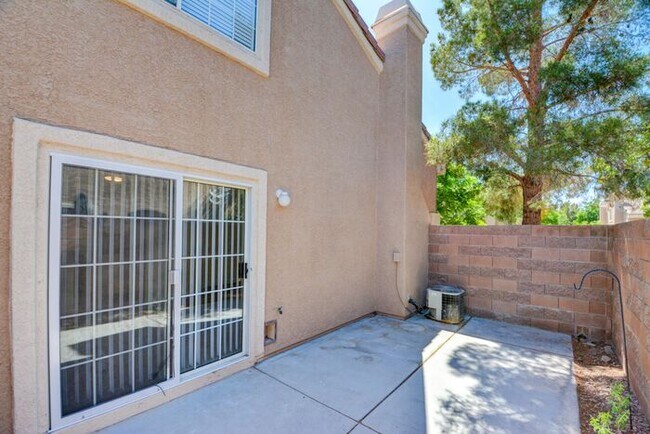Building Photo - Renovated and Modern. This fantastic 2br in a gated community in Silverado Ranch has all the amen...