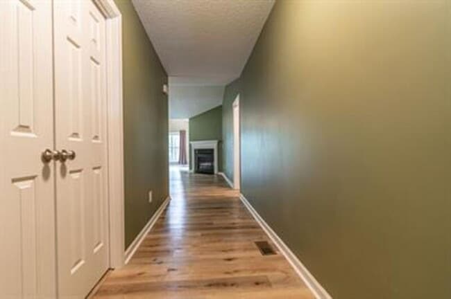 Building Photo - 428 Green Links Dr