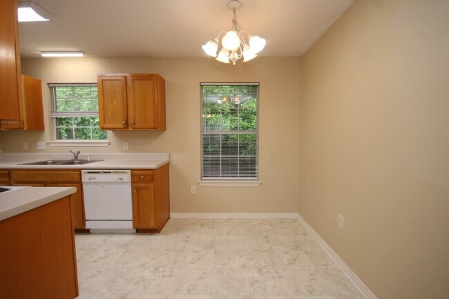 Building Photo - 3BR/2BA Home Near UWF – Wood-Look Flooring, Galley Kitchen, Pet Friendly!
