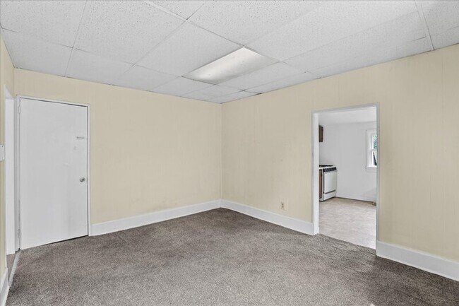 Building Photo - 122 S Davis St