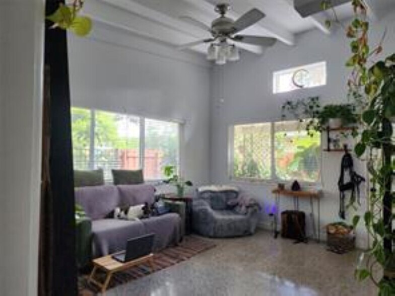 Building Photo - 1313 NE 16th Ter