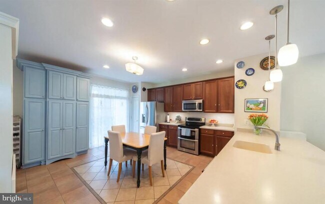 Building Photo - 6931 Rolling Creek Way