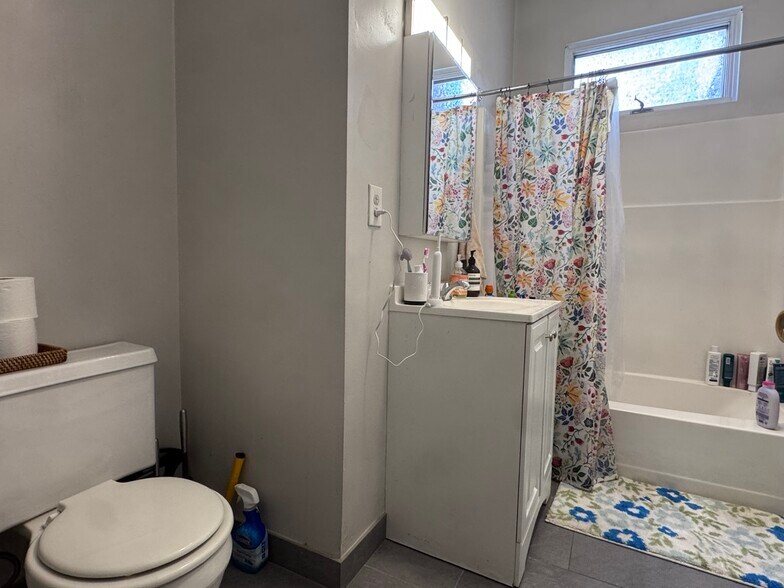 Building Photo - 31 Stearns Rd