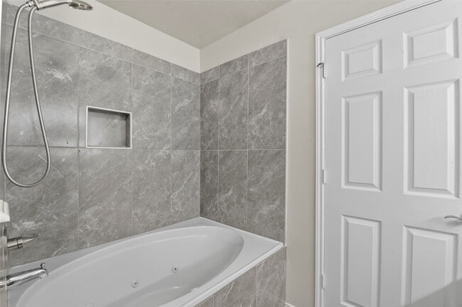 Building Photo - 15875 Misty Loch Ln