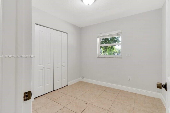 Building Photo - 1101 N 71st Terrace