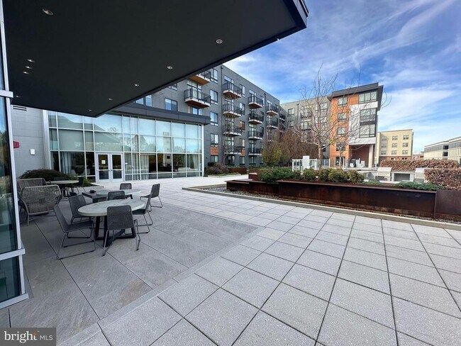 Building Photo - 145 Riverhaven Dr