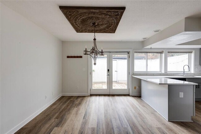 Building Photo - 7094 Stonington Dr NE