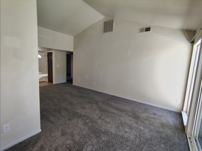 Building Photo - 1005 Sylvan Meadows Dr