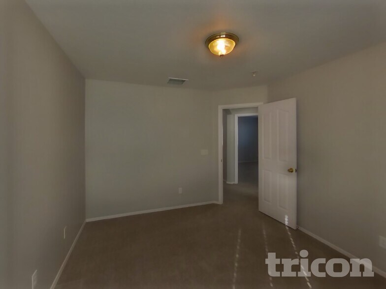 Building Photo - 10668 E Lupine Ln