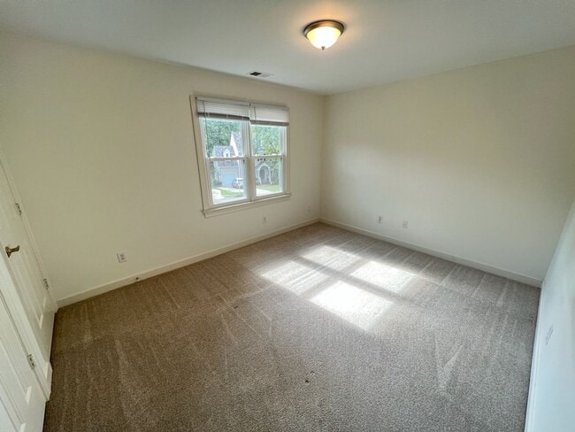 Building Photo - Cozy 3 bedroom home within minutes to Bond Park