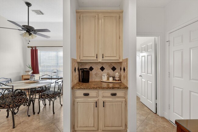 Building Photo - 502 Ernst Ct