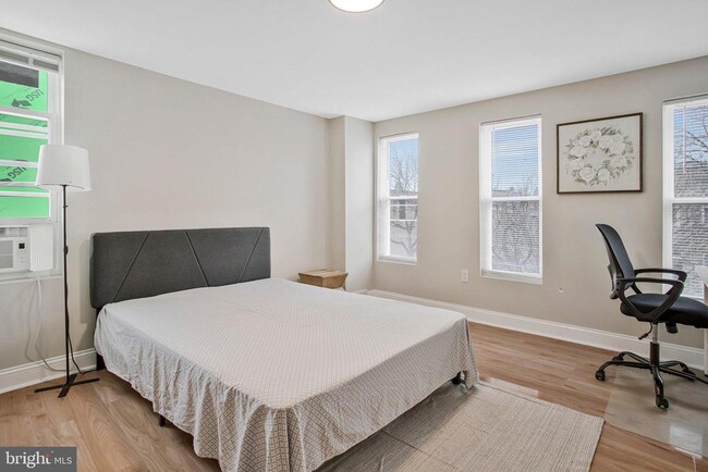 Building Photo - 1102 Carroll St