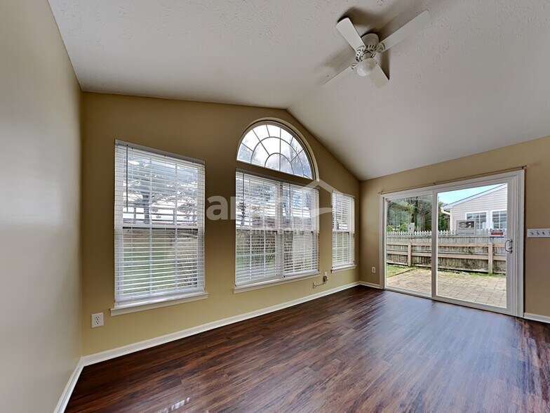 Building Photo - 515 Indian Lake Dr