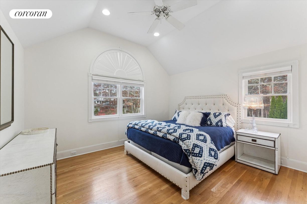 Building Photo - 3 Cherry Blossom Ln