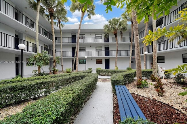 Building Photo - 10825 SW 112th Ave