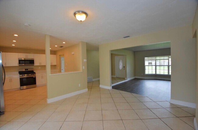 Building Photo - 1553 NW 158th Ave