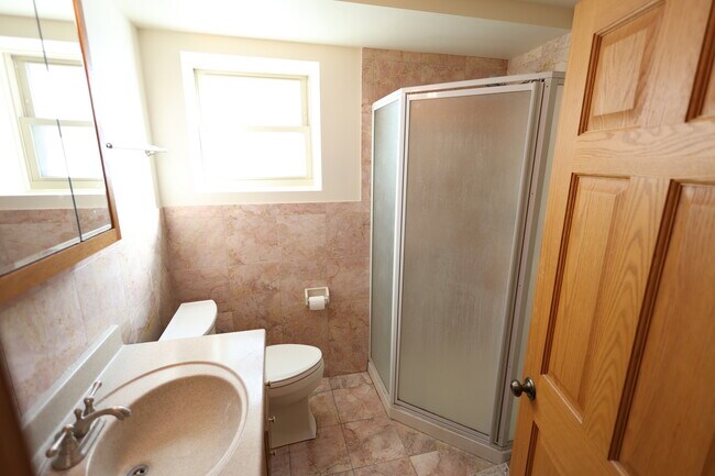 Building Photo - 9823 Linn Ave