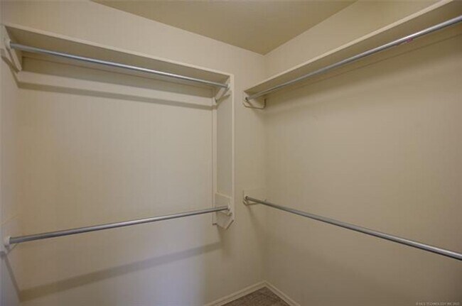 Building Photo - Spacious 4 Bed | 2 Bath | Large backyard | Bixby