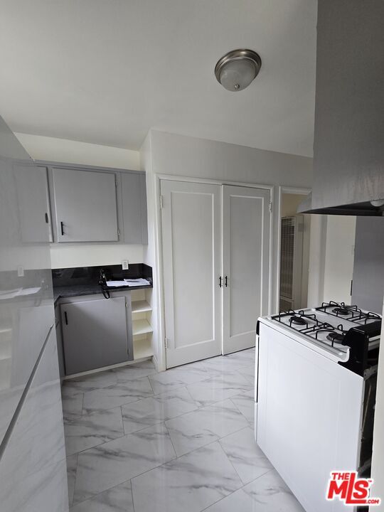 Building Photo - 3340 W Imperial Hwy