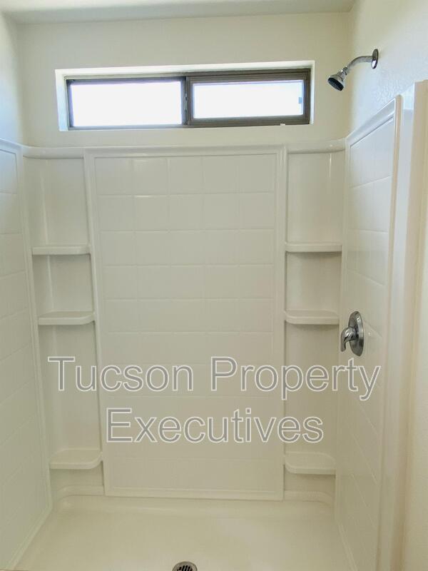 Building Photo - 11879 W Fontenelle Dr