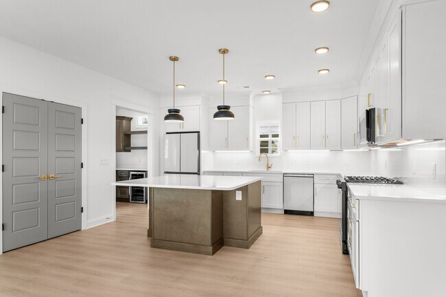 Building Photo - 113 ARBOR RIDGE CIR