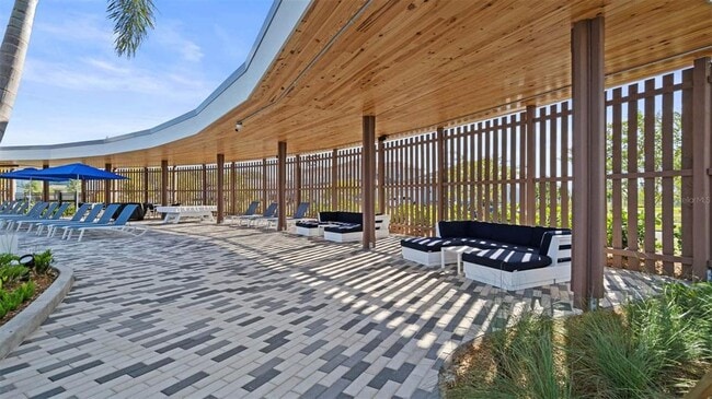 Building Photo - 6985 Oak Commons Way