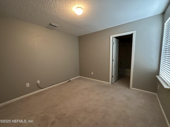 Building Photo - 4578 Silverthorn Dr