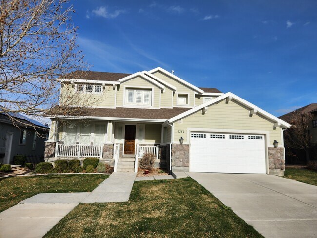 Primary Photo - 2352 S Shorewood Dr