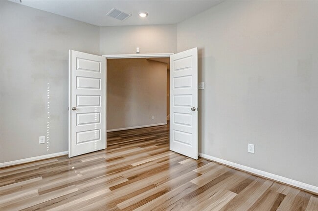 Building Photo - 2165 Woodland Pine Dr