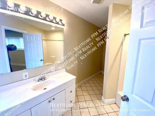 Building Photo - 32 Wyoming St